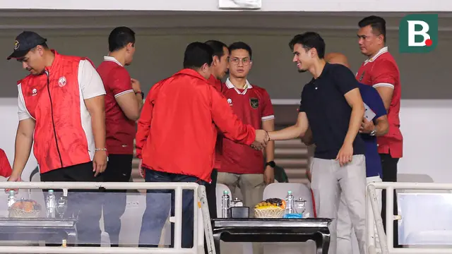 Foto: Bawa Sang Ayah, Momen Nathan Tjoe-A-On Foto Bareng Presiden Jokowi saat Timnas Indonesia Vs Brunei