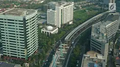 Lintasan Light Rail Transit (LRT) Jabodebek, tampak masih dalam tahap pembangunan di Rasuna Said, Kuningan, Jakarta, Sabtu (29/6/2019). Pembangunan lintasan Kereta Api Ringan atau LRT Jabodebek tahap 1 per 3 Mei 2019 mencapai 61,95 persen. (Liputan6.com/Herman Zakharia)