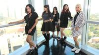 Gilr band Soul Sisters saat sesi foto di kantor Liputan6.com, SCTV Tower, Jakarta, Jumat (24/8). (Liputan6.com/Fatkhur Rozaq)