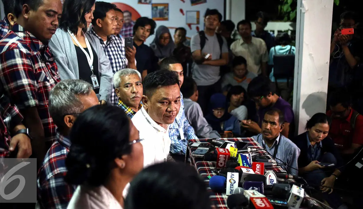 Relawan Badja memberi keterangan pers di Jalan Borobudur 18, Jakarta Pusat, Rabu (16/11). Relawan pasangan calon Gubernur DKI Jakarta Ahok-Djarot yang diusung oleh 4 partai yaitu, Nasdem, PDIP, Golkar, dan Hanura. (Liputan6.com/Faizal Fanani)