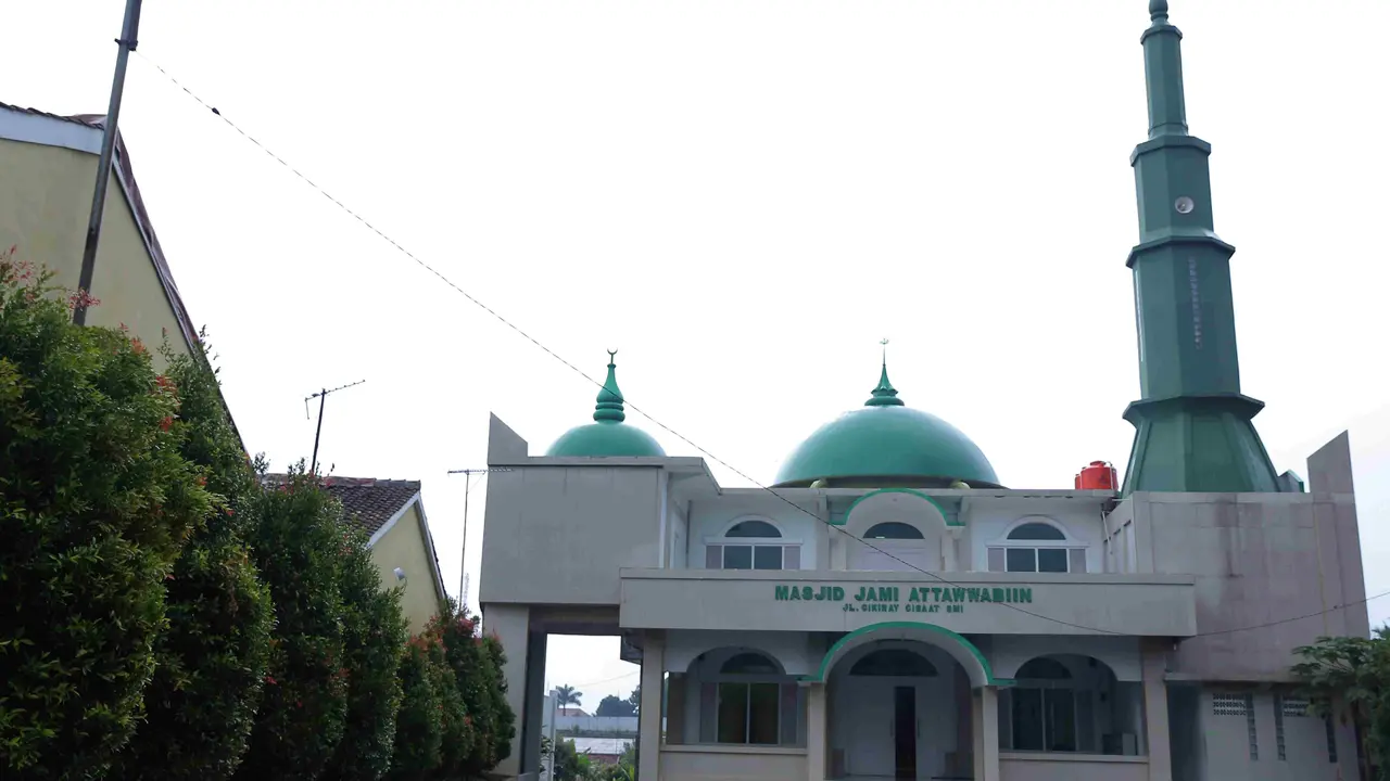 [Bintang] Masjid Milik Gatot Brajamusti