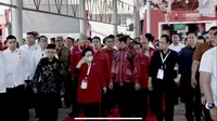 Ketua Umum PDIP Megawati Soekarnoputri bersama Presiden Jokowi dan Wapres Ma’ruf Amin. Terlihat juga putra Megawati Soekarnoputri sekaligus Ketua DPP PDIP M. Prananda Prabowo di arena Rakernas IV PDIP. (Foto: Tangkapan Layar Youtube PDIP).