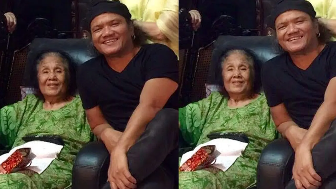 Air Mata Adrie Subono Mengiringi Pemakaman sang Ibu