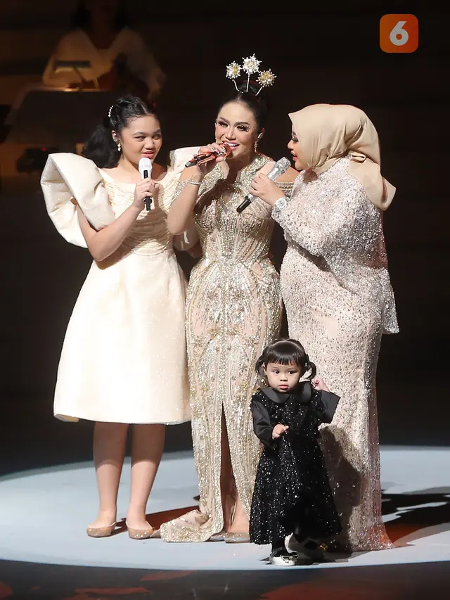 Ameena Hanna Nur Atta Adalah Anak Aurel Hermansyah dan Atta Halilintar yang Lahir pada 22 Februari 2023. Baby Ameena Berhasil Membuat Keluarga Anang Hermansyah - Ashanty dan Raul Lemos - Krisdayanti Menyatu dan Hangat [Foto; Bambang E Ros/Fimela.com]