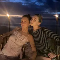 Bella dan Gigi Hadid. [Foto: Instagram/bellahadid]