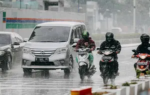 BMKG Deteksi Bibit Siklon 92W, Berpotensi Memicu Hujan Petir