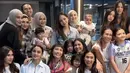 Kali ini Mikhayla anak Nia Ramadhani turut serta ketika geng cendol kumpul. Seperti biasanya, Mikhayla pun tampil mencuri perhatian. [@tya_ariestya]