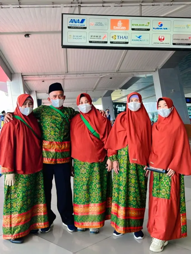 Kiky Saputri tampil berhijab