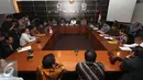 Suasana pertemuan antara Asosiasi Advokat Indonesia dengan Komnas HAM, Jakarta, Jumat (24/7/2015). Kedatangan mereka untuk melaporkan KPK atas perlakuan tidak manusiawi kepada OC Kaligis. (Liputan6.com/Helmi Afandi)