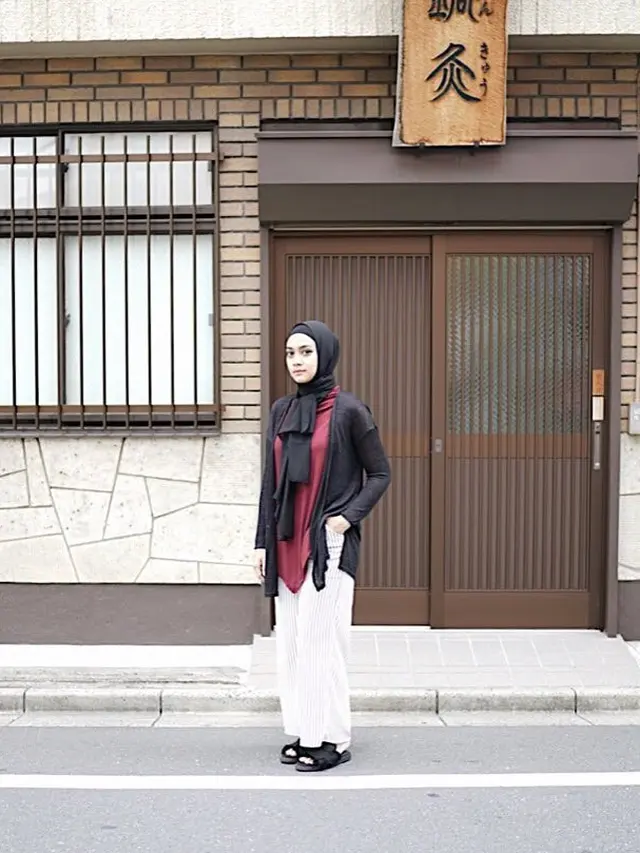 [Bintang] Tampil Aman dalam 5 Balutan Monokrom ala Ayudia Bing Slamet