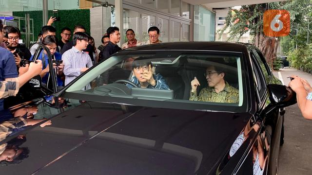 Shin Tae-Yong Bawa Pulang Genesis Electrified G80