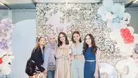Tampak Amanda Manopo, Elina Joerg, Deswita Maharani dan Jovita Karen yang tampil kompak kenakan outfit berwarna pastel sesuai dresscode.