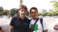 Jurnalis KLY Sports, Nurfahmi Budiarto, bersua legenda Real Madrid, Fernando Morientes, di Madrid, Spanyol.  (Bola.com / Nurfahmi Budiarto)