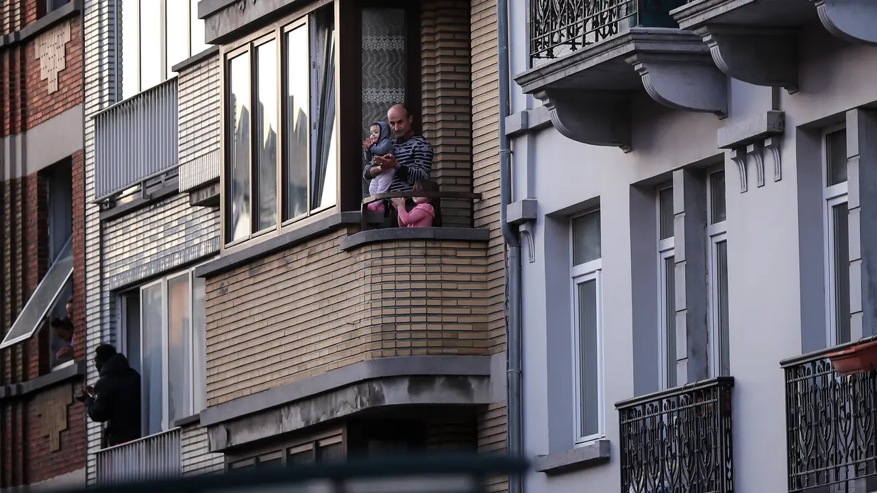 FOTO: Penghormatan Warga Brussel untuk Petugas Garis Depan Lawan COVID-19