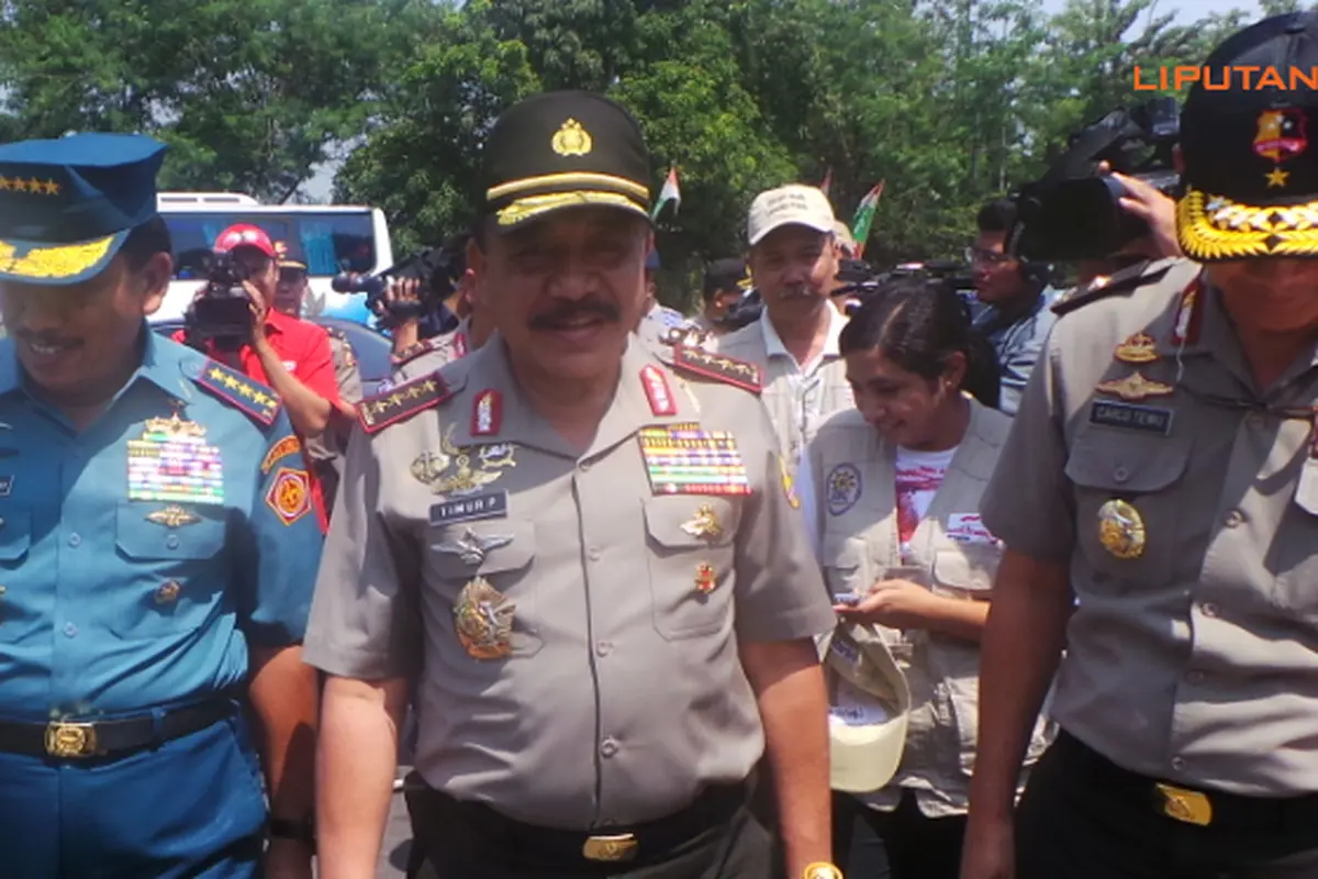 tinjau-kapolri-130803b.jpg