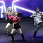 Grup K-Pop asal Korea Selatan, KARD saat tampil menutup gelaran ON/OFF Festival hari pertama di Istora Gelora Bung Karno, Jakarta, Sabtu (7/9/2019). Gelaran ON/OFF Festival akan berlangsung hingga Minggu (8/9). (Liputan6.com/Helmi Fithriansyah)