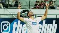 Selebrasi bek Persib Bandung, Julio Cesar usai membobol gawang FC Seoul dalam laga pertama fase grup AFC Champions League Two 2026/2027 di Seoul World Cup Stadium, Rabu (16/9/2026). (Dok. Persib)
