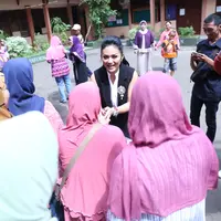 Usai mencoblos, Krisdayanti mengaku lega. Meski sebelumnya ia mengaku deg-degan saat masuk bilik suara di Tempat Pemungutan Suara nomor 18 Kelurahan Cilandak. (Nurwahyunan/Bintang.com)