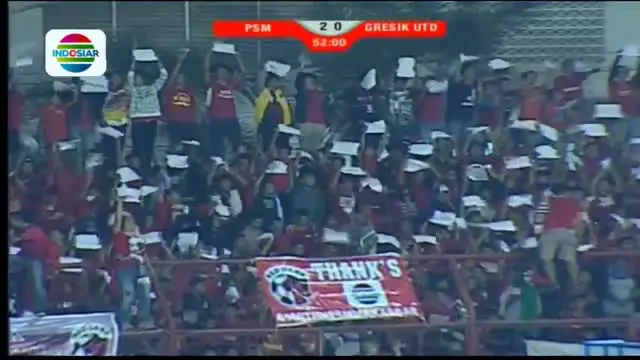 Aditya Putradewa mencetak gol indah bagi PSM Makassar ke gawang Gresik United dan mengubah skor menjadi 2-0.