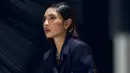 Mikha Tambayong terlihat fierce dengan blazer dan celana pendek. Paduan heels dari Gucci bikin tampilannya terlihat mahal [@miktambayong]