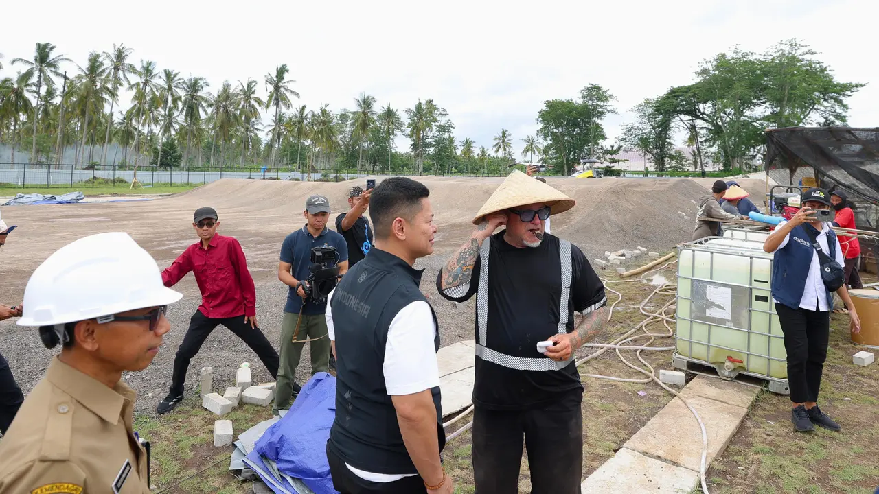 Proses pengerjaan Internasional Sirkuit BMX Muncar, Banyuwangi (Istimewa)
