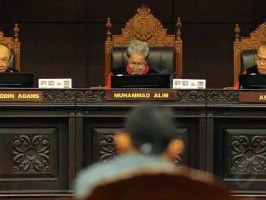 Suasana sidang perdana uji materi di Mahkamah Konstitusi, Jakarta, Jumat (29/8/14). (Liputan6.com/Faisal R Syam)