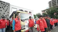 Sandiaga Uno Saat Memberikan Bantuan Kepada Para Korban Banjir dan Longsor di Kecamatan Cipanas, Kabupaten Lebak, Banten pada Sabtu (25/1/2020). (Foto: Istimewa)