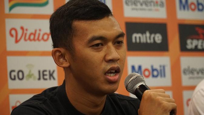 Gelandang Persib Bandung Abdul Aziz. (Liputan6.com/Huyogo Simbolon)