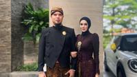 Momen khidmat Ahmad Dhani dan Mulan Jameela. (credit:instagram.com/ahmaddhaniofficial)