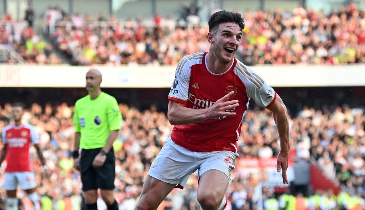 <p>Ekspresi gembira Declan Rice setelah mencetak gol kemenangan bagi Arsenal di babak tambahan waktu saat melawan MU dalam pertandingan pekan keempat Liga Inggris 2023/2024 yang berlangsung di Emirates Stadium, London, Senin (4/9/2023) dini hari WIB. (AFP/Glyn Kirk)</p>