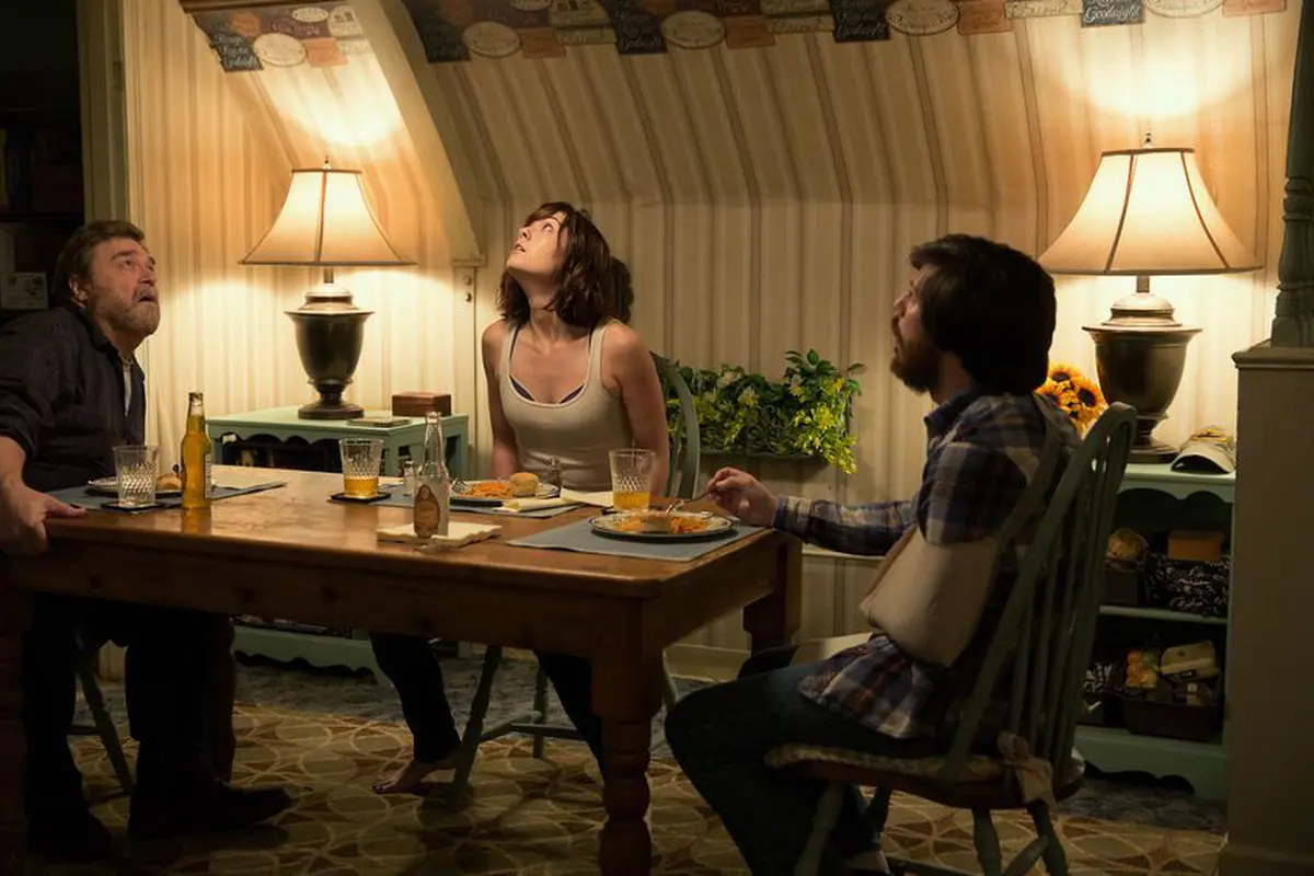[Bintang] 10 Cloverfield Lane