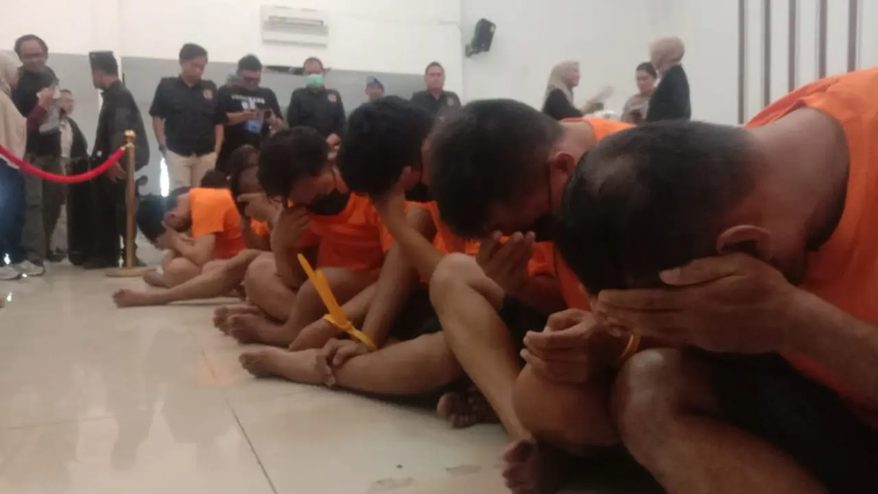 34 tersangka pesta gay di Surabaya