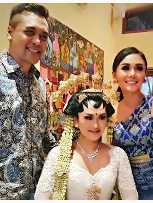 Chiko dan Yuni saat menghadiri pernikahan Karina dan Ficky. Banyak dorongan dari para nitizen agar keduanya segera cepat menyusul nikah. (Bintang.com/Instagram)