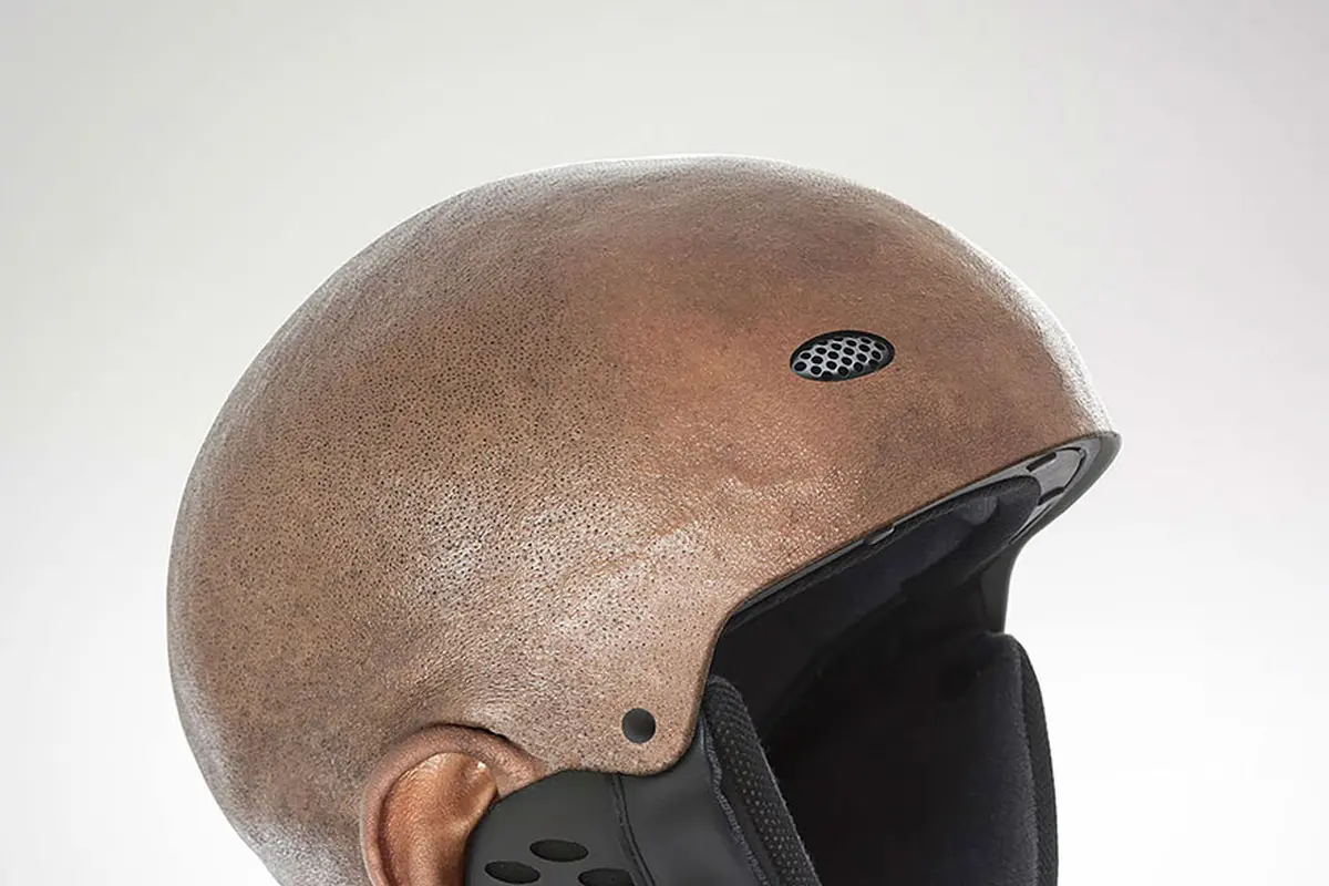 Ekstrem, Helm dari Kulit 'Kepala Manusia'