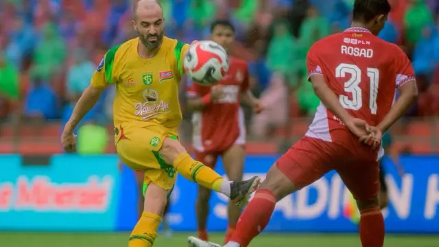 semen padang vs persebaya surabaya