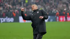 Pelatih Besiktas, Ole Gunnar Solskjaer, merayakan kemenangan atas Athletic Bilbao pada matchday ke-7 Liga Europa di Stadion Tupras pada Rabu (22/1/2025) malam WIB. (AP Photo)