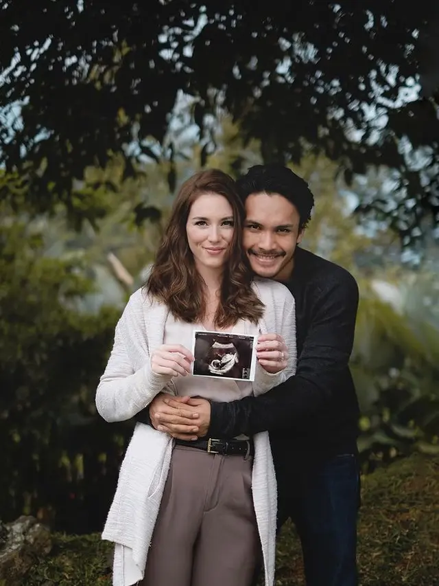 Hamil Anak Pertama, Ini 6 Potret Istri Randy Pangalila Pamer Baby Bump