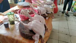Pedagang di Pasar Kebayoran Lama Keluhkan Harga Daging Ayam dan Sapi