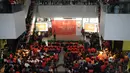 Ratusan JakMania memadati Hall Atrium JIExpo, Kemayoran saat pelucuran kostum baru Persija Jakarta musim 2015, (23/12/2014). (Liputan6.com/Helmi Fithriansyah)
