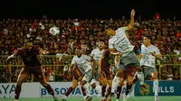 Bali United&nbsp;lolos mewakili Indonesia ke kualifikasi Liga Champions Asia 2023/2024, setelah mengalahkan PSM Makassar dalam dua leg playoff. Kedua tim bermain imbang 1-1 dalam dua pertemuan, dan Bali United menang 5-4 atas PSM lewat adu penalti, Sabtu (10/6/2023) malam WIB. (Bola.com/Alit Binawan)