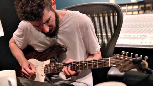 Fender Stratocaster kardus (3)