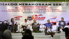 Sekretaris Jenderal Suluh Kebangsaan, Alissa Wahid, bersama Wahyu Muryadi,  Budi Santoso Tanu Wibowo, Abdul Mu'ti, dan Sudahdi Sanjaya tampil dalam Dialog Kebangsaan Seri II di Stasiun Gambir, Jakarta, Senin (18/2). (Liputan6.com/Johan Tallo)