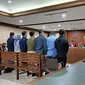 PN Jakarta Pusat menjatuhkan vonis hukuman 4 bulan penjara terhadap tujuh anggota PPLN Kuala Lumpur atas kasus manipulasi data Pemilu 2024. (Merdeka.com)
