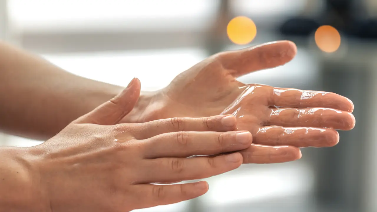 Kulit Tangan Mulai Kehilangan Elastisitas? Kenali Perawatan Kulit Hand Lift