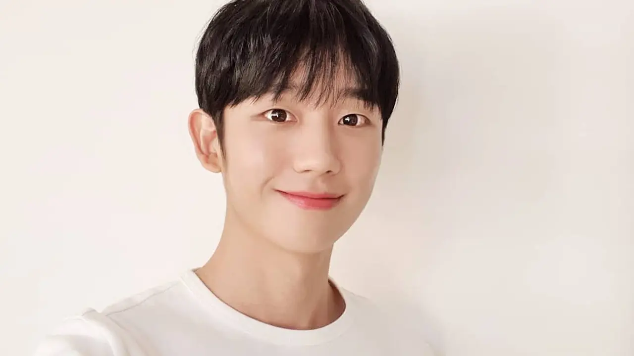 Jung Hae In. (Foto: Instagram @holyhaein)