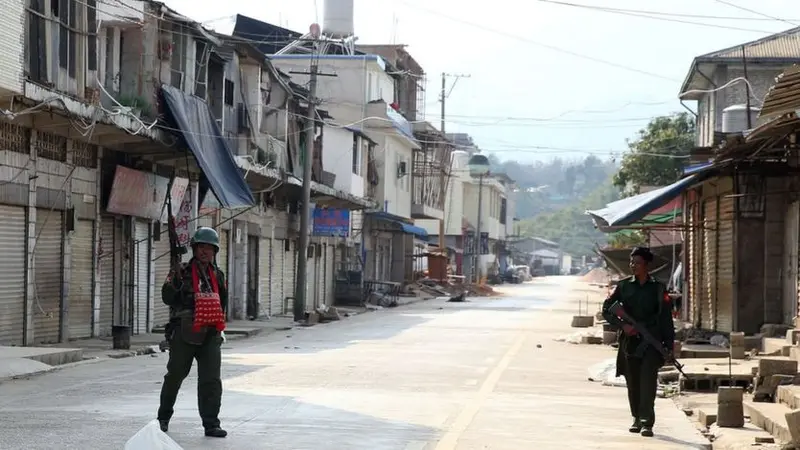 Pasukan keamanan Myanmar berpatroli di Laukkai