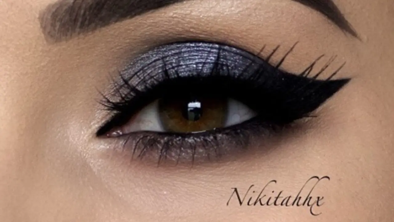Tertarik dengan Riasan Mata Smokey Eye? Intip Tutorialnya di Sini