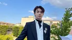 Cha Eun Woo terlihat sangat menawan dalam balutan setelan kemeja putih yang dilapisi jas hitam. Aksesori yang dikenakan membuat penampilannya tampak mewah. (Foto: Instagram/ eunwo.o_c)