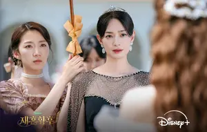 Tiga Gaun Mewah Shin Min Ah Jadi Permaisuri di The Remarried Empress