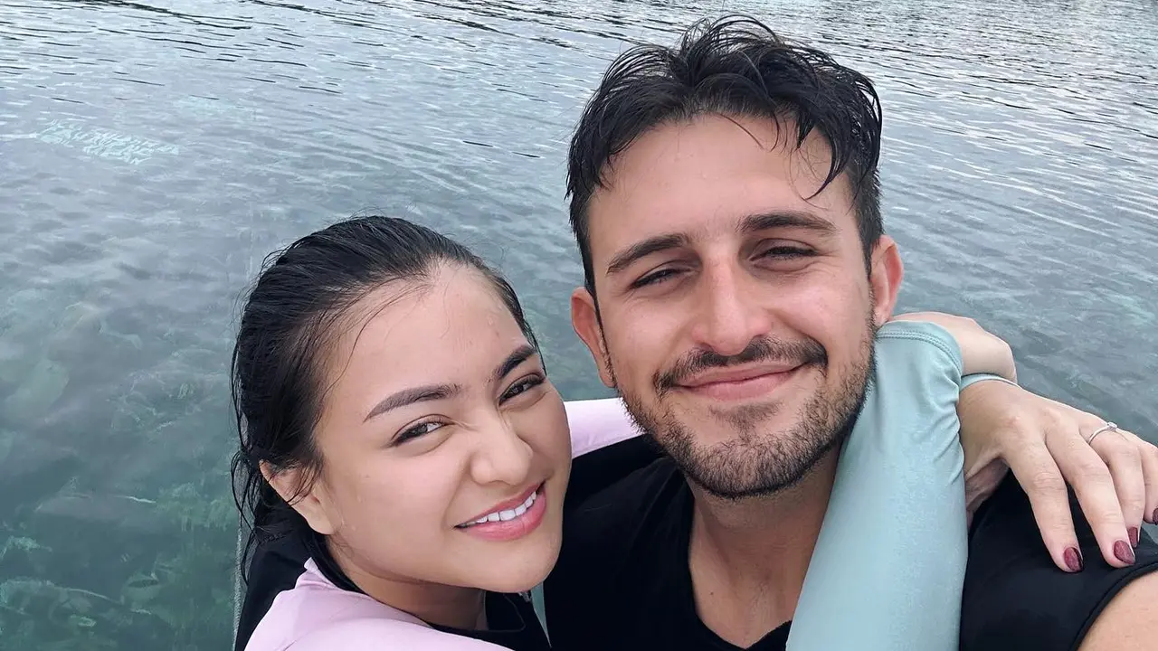 Tampil Mesra, Ini 7 Potret Liburan Nathalie Holscher dan Ladislao yang Tuai Sorotan